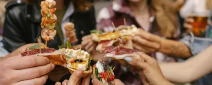 Barcelona: Tipsy Tapas Food Crawl Walking Tour with Tastings